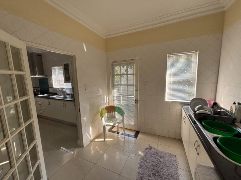 Modern 4-Bedroom Family Home in Monavoni