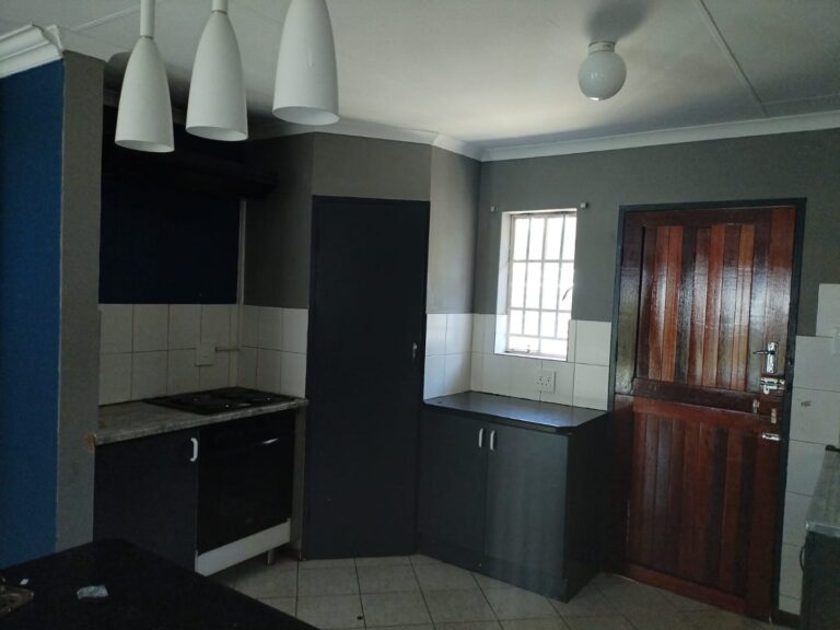 Charming 2-Bedroom Stand-Alone Home in Quiet Theresapark Surburb – Priced to Sell!!!!!!!!!!!