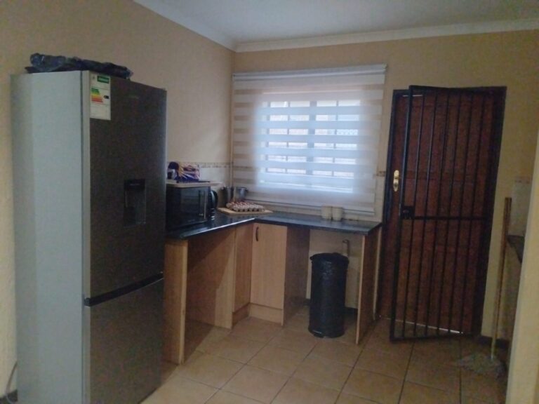 Charming 2 -Bedroom Full Tittle Home in Theresapark