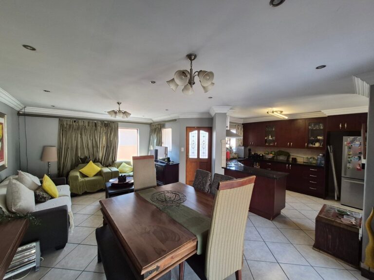 Beautiful Tuscan style house in Thatchfield Security Estate.