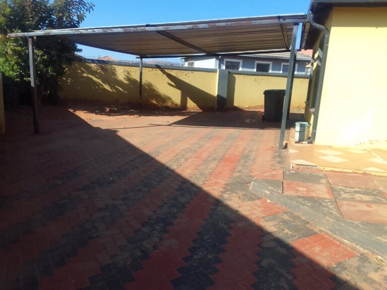 HOUSE FOR SALE IN THE ORCHARDS