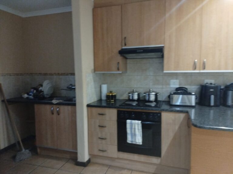 Charming 2 -Bedroom Full Tittle Home in Theresapark