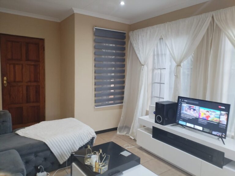 Charming 2 -Bedroom Full Tittle Home in Theresapark