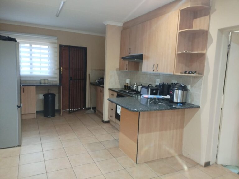 Charming 2 -Bedroom Full Tittle Home in Theresapark