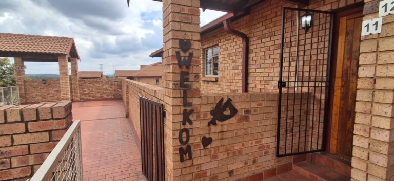 3 Bedroom 2 bathroom 2 Garages apartment