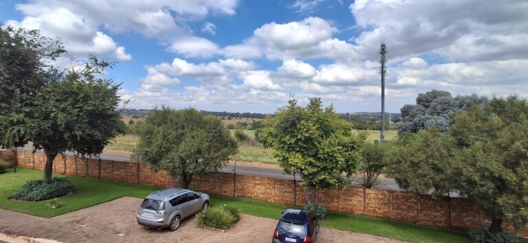3 Bedroom 2 bathroom 2 Garages apartment