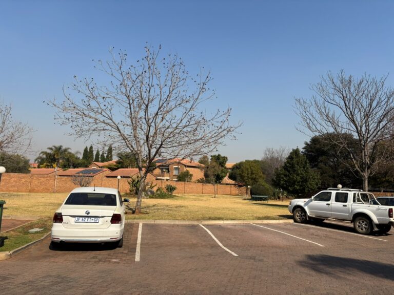 4 bedroom townhouse in Die Hoewes