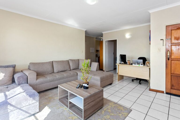 2 Bedroom Townhouse For Sale in Secure Complex with Private Garden