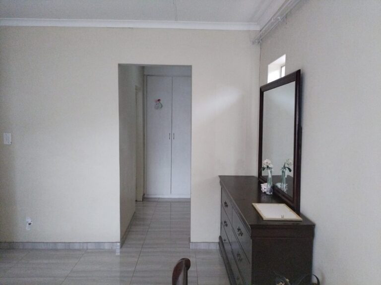 Spacious 3-Bedroom Townhouse with Double Garage in Quiet Amandasig – Priced to Sell!