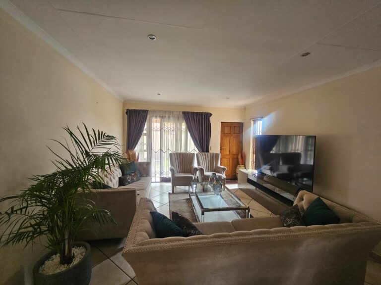Modern 3-Bedroom Family Home for Sale in Thatchfield