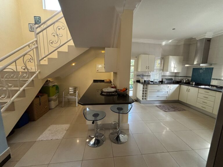 Modern 4-Bedroom Family Home in Monavoni