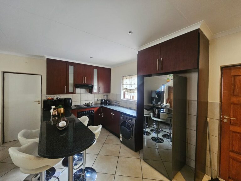 Modern 3-Bedroom Family Home for Sale in Thatchfield