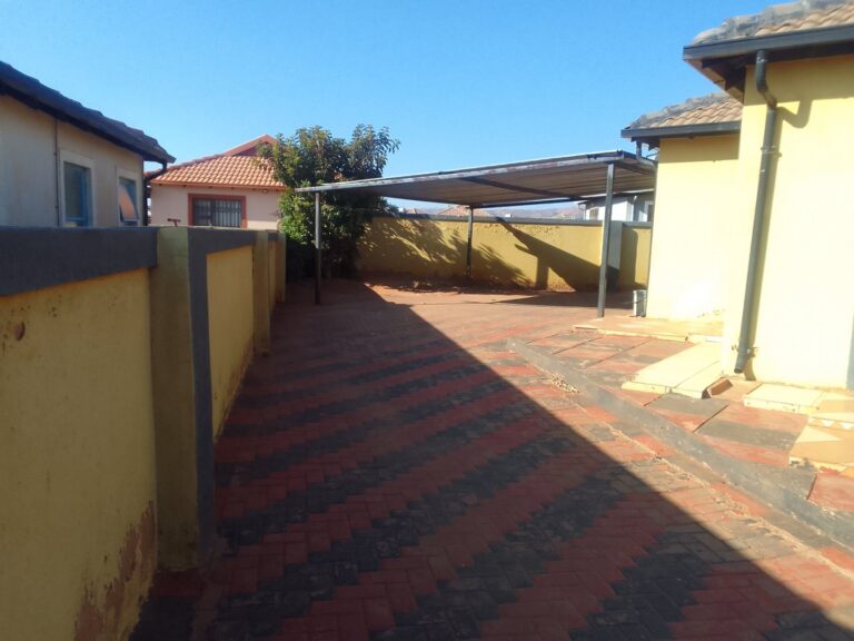 HOUSE FOR SALE IN THE ORCHARDS