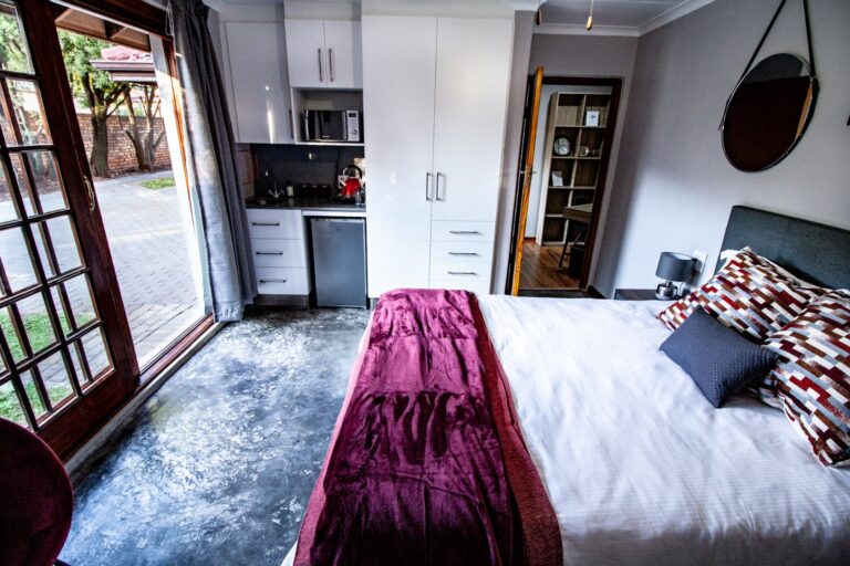 Modern Bachelor/ette Pad | Ideal For Students Or Single Professionals and/or Retirees| Secure Your New Landing Spot Now!