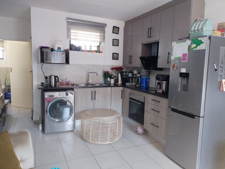 Stunning 2-Bedroom Ground Floor Apartment in Theresapark!