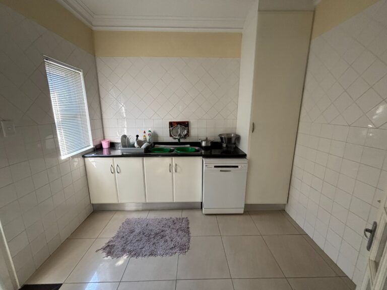 Modern 4-Bedroom Family Home in Monavoni