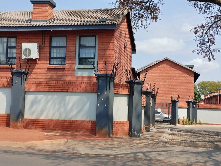 LIMITED UNITS AVAILABLE – MODERN 3-BEDROOM DUPLEX WITH DOUBLE GARAGE!