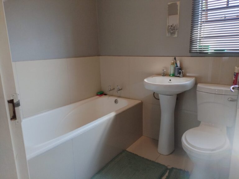 Modern 3-Bedroom Home in Secure 24-Hour Access Complex – Prime Location