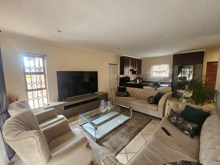 Modern 3-Bedroom Family Home for Sale in Thatchfield