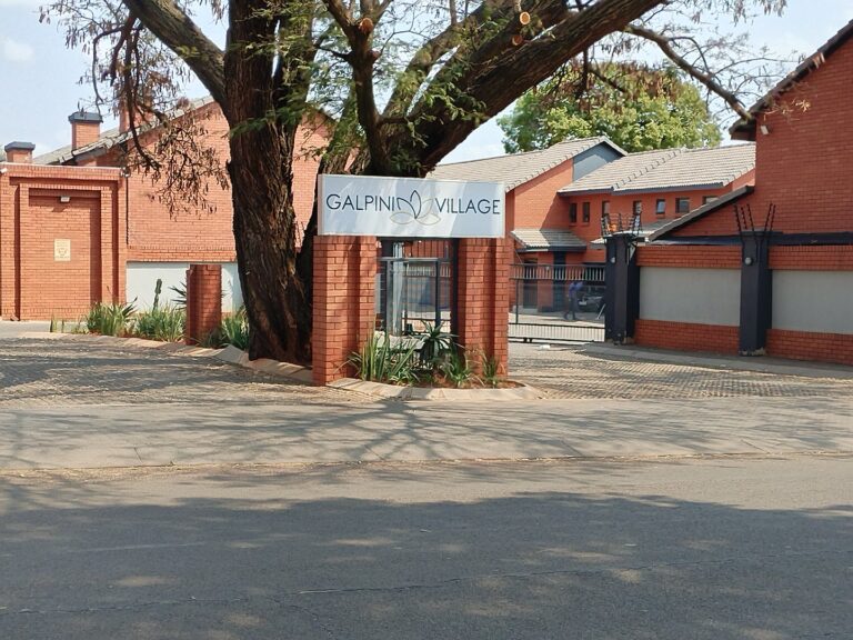 LIMITED UNITS AVAILABLE – MODERN 3-BEDROOM DUPLEX WITH DOUBLE GARAGE!