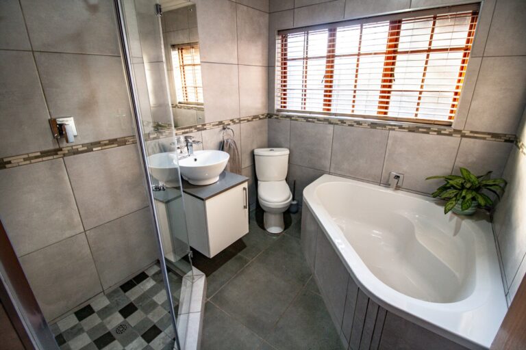 Modern Bachelor/ette Pad | Ideal For Students Or Single Professionals and/or Retirees| Secure Your New Landing Spot Now!