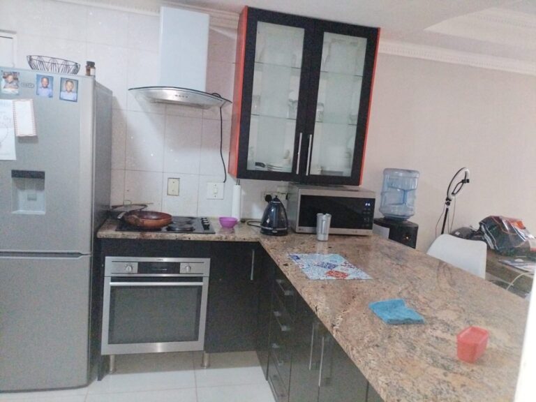 PRICED TO SELL – SPACIOUS 3 BEDROOM TOWNHOUSE IN AMANDASIG!