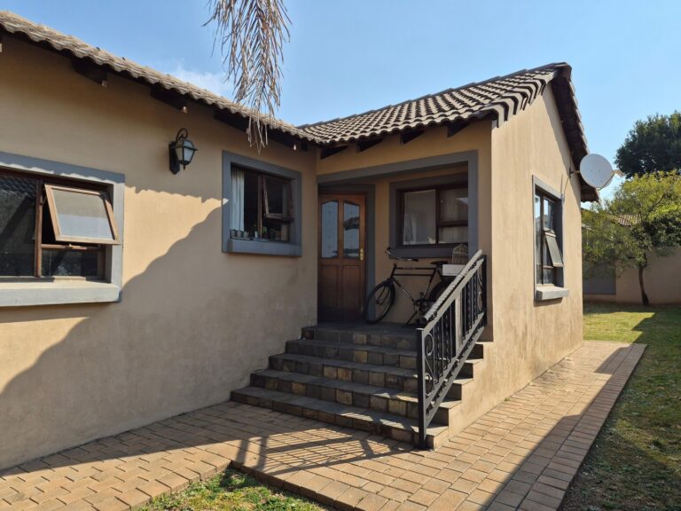Beautiful Tuscan style house in Thatchfield Security Estate.