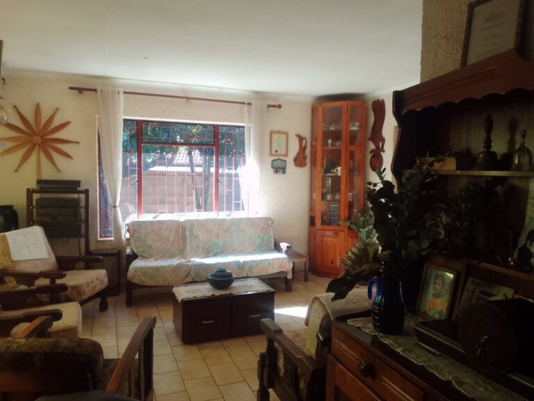 HOUSE FOR SALE IN CLARINA