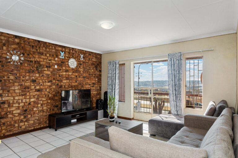 2 Bedroom Townhouse For Sale in Secure Complex with Private Garden