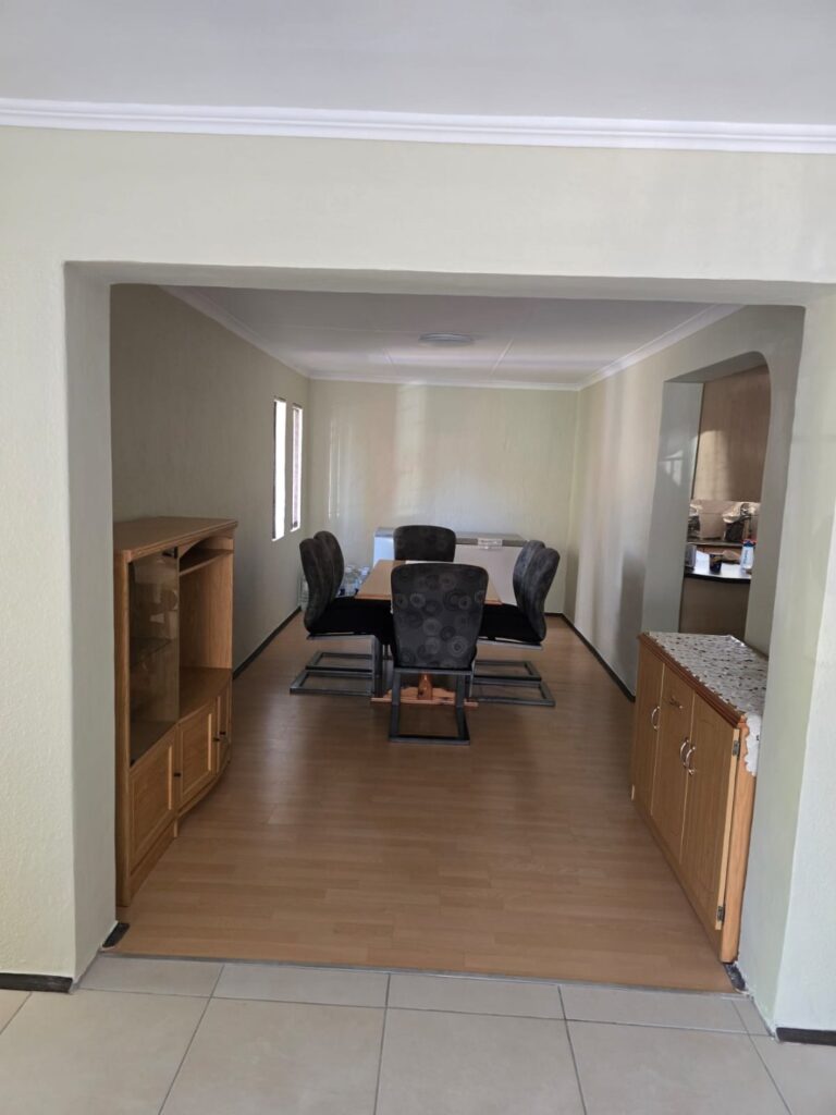 4 Bedroom Family Home / 3 Bedroom Home with Flat