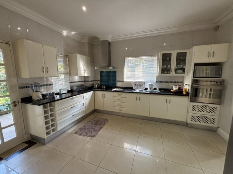 Modern 4-Bedroom Family Home in Monavoni