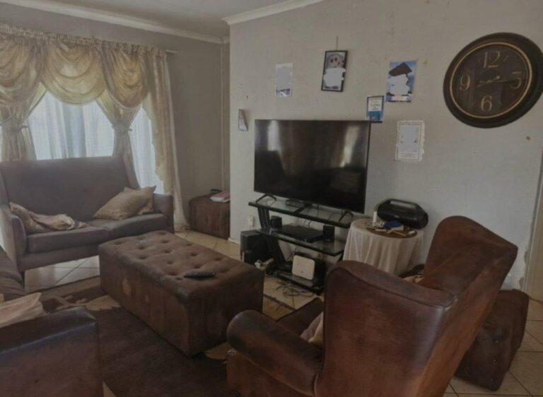 FOR SALE | SPACIOUS 3 BEDROOM FAMILY HOME IN THE ORCHARDS