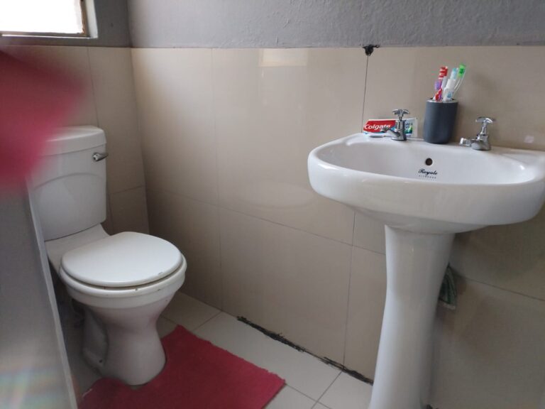 Modern 3-Bedroom Home in Secure 24-Hour Access Complex – Prime Location
