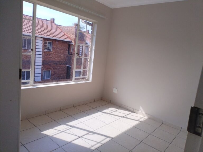 PRICED TO GO! | 2-BEDROOM APARTMENT FOR SALE IN CLARINA