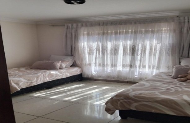 MODERN & LARGE FAMILY HOME..