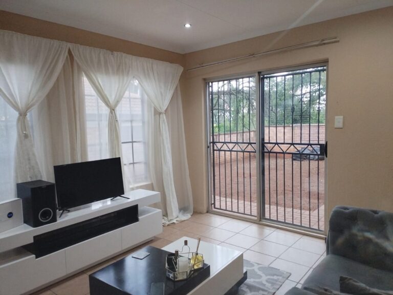 Charming 2 -Bedroom Full Tittle Home in Theresapark