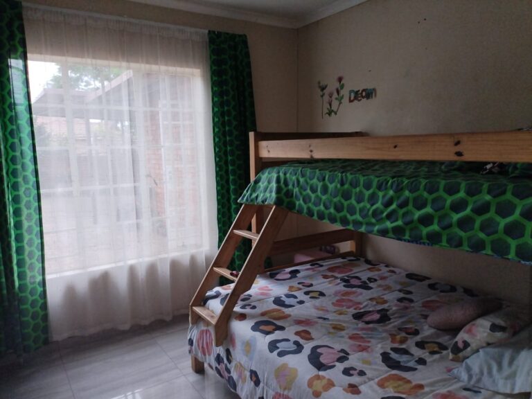 Spacious 3-Bedroom Townhouse with Double Garage in Quiet Amandasig – Priced to Sell!