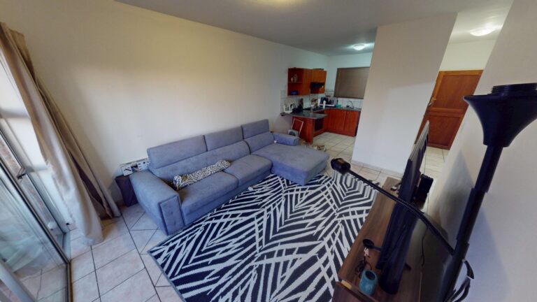 Exclusive Mandate | Calling First-Time Buyers & Investors – Convenience, Location & Value in the Heart of Amberfield! | Secure Now!
