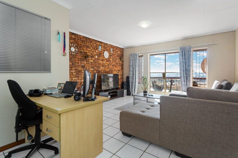 2 Bedroom Townhouse For Sale in Secure Complex with Private Garden