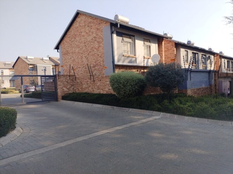 Stunning 2-Bedroom Ground Floor Apartment in Theresapark!