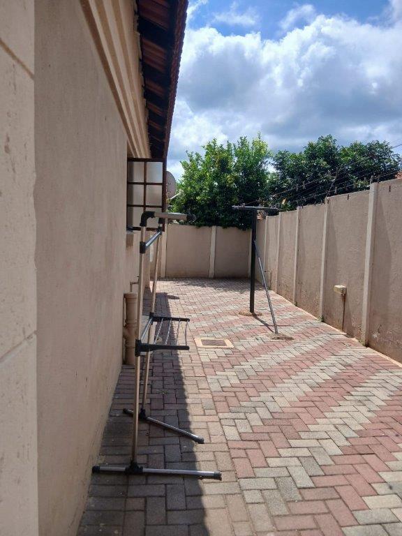 Modern 3-Bedroom Full Title Townhouse for Sale – Villa Francel Estate, Heatherview