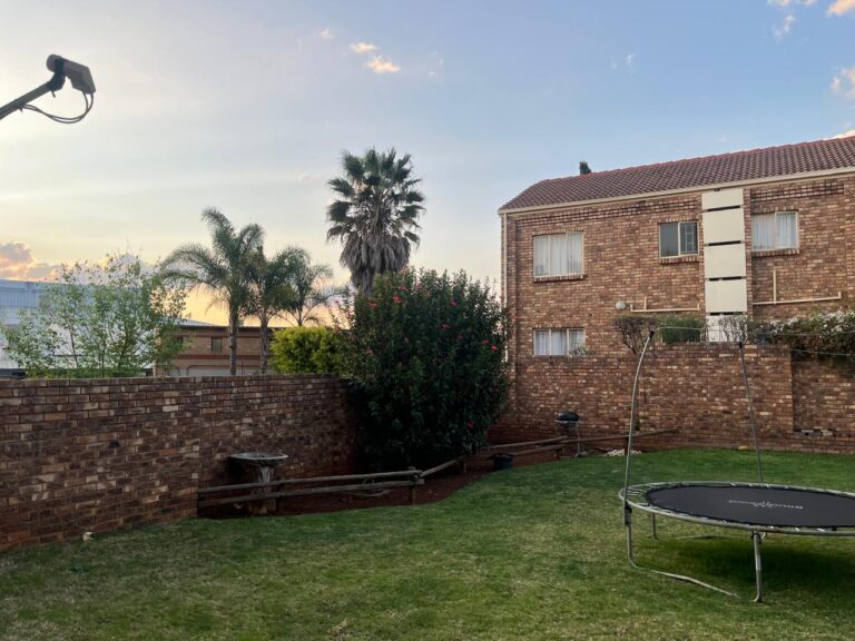 3-Bedroom Townhouse with Spacious Private Garden in Die Hoewes- No loadshedding