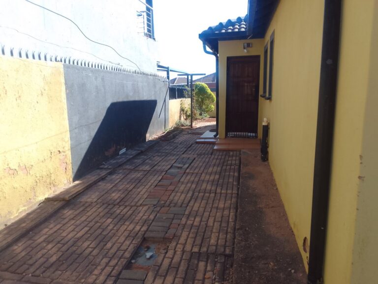 HOUSE FOR SALE IN THE ORCHARDS