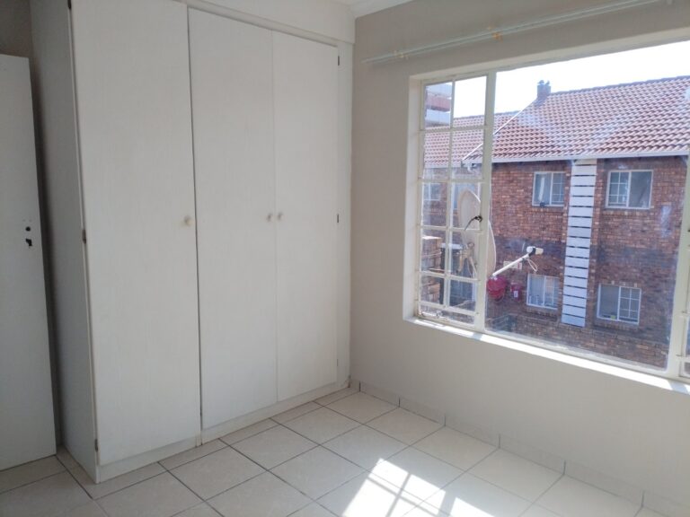 PRICED TO GO! | 2-BEDROOM APARTMENT FOR SALE IN CLARINA