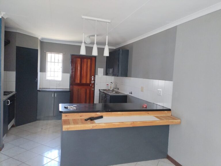 Charming 2-Bedroom Stand-Alone Home in Quiet Theresapark Surburb – Priced to Sell!!!!!!!!!!!