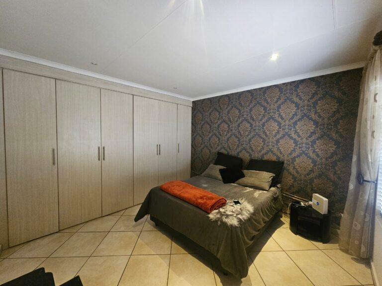 Modern 3-Bedroom Family Home for Sale in Thatchfield