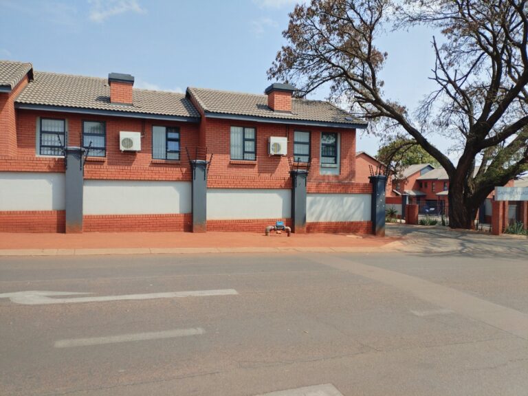 MODERN 3-BEDROOM DUPLEX | GALPINI VILLAGE, THERESAPARK