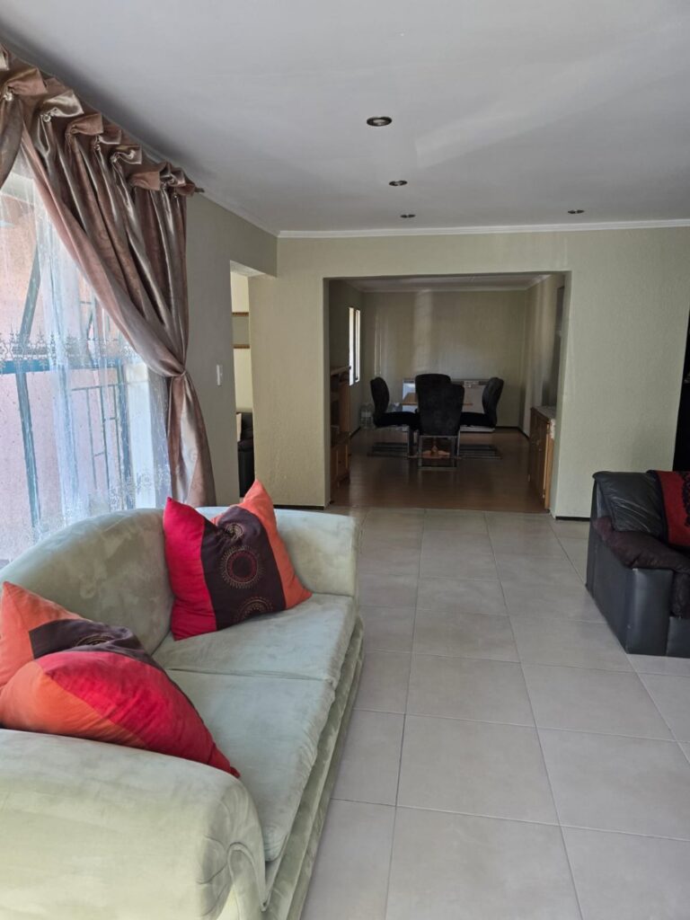 4 Bedroom Family Home / 3 Bedroom Home with Flat