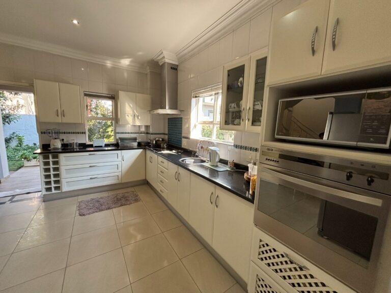 Modern 4-Bedroom Family Home in Monavoni