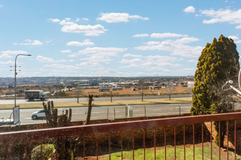 2 Bedroom Townhouse For Sale in Secure Complex with Private Garden